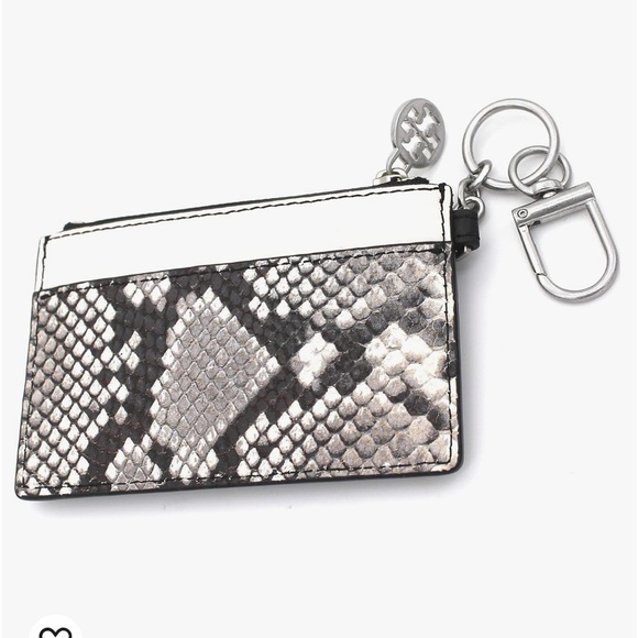 Tory Burch
Studded silver S Keychain  Black /a contrasting snake finish .NEW - Picture 5 of 14
